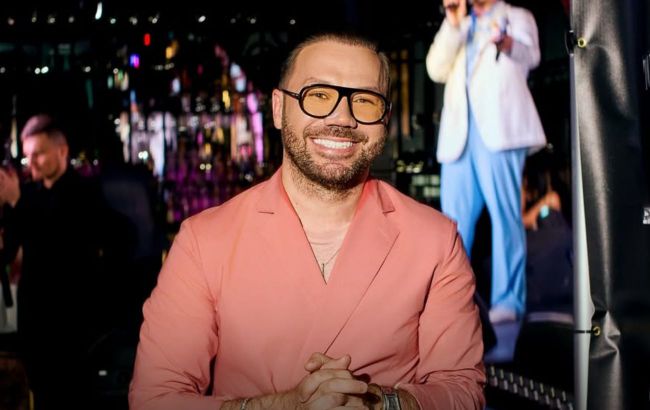 Tie, loafers, and briefcase? Andre Tan on menswear trends women are loving