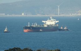 First three supertankers transit Hormuz after US-Iran ceasefire deal