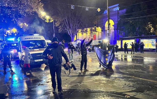 Tbilisi police breaking up protest, casualties and arrested reported