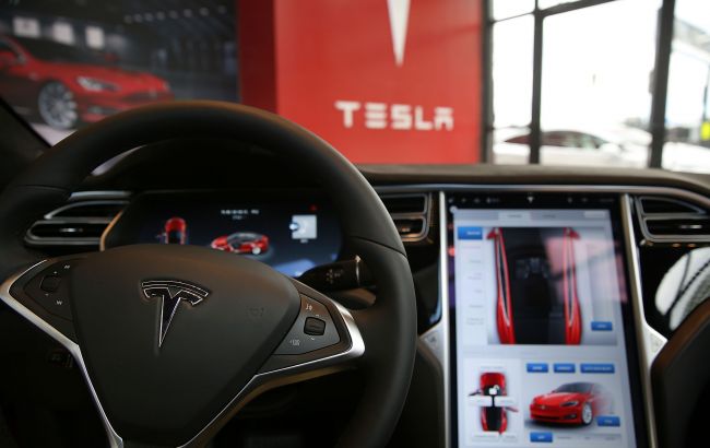 Tesla recalling 2.2 mln cars in U.S. over small warning light font size