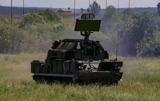 Ukrainian scouts blow up $25M Russian Tor-M2 air defense system - video