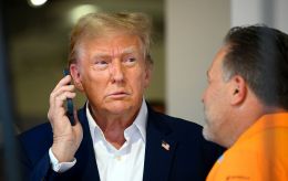 Trump leaves door open for Venezuela troops while signaling willingness to meet Maduro