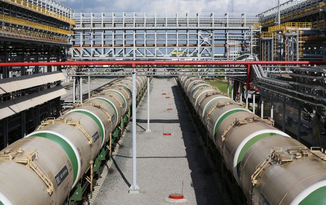 Russian petroleum product exports hit 17-month low, Bloomberg