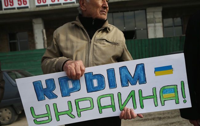 'Wait for deoccupation': Ukrainian minister calls on Ukrainians to leave Crimea