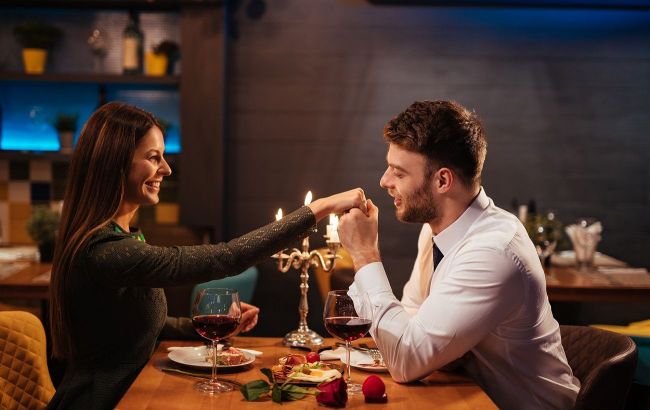 One glance and it&rsquo;s over: These zodiacs fall in love at first sight