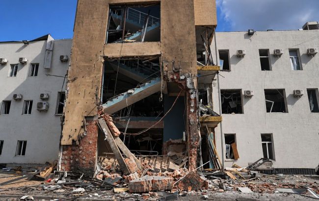 Russia strikes Ukrainian TV channels during live broadcast: Newsroom destroyed, people injured