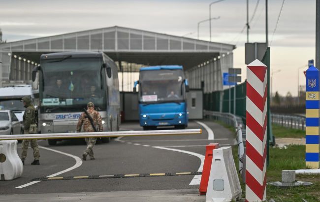 Ukraine urges Poland to prevent border traffic blockade: Ukrainian Ambassador states