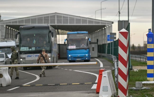 Polish farmers block another checkpoint on Ukraine border