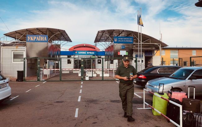 Border crossings in Zakarpattia temporarily halted for first time due to drone strike