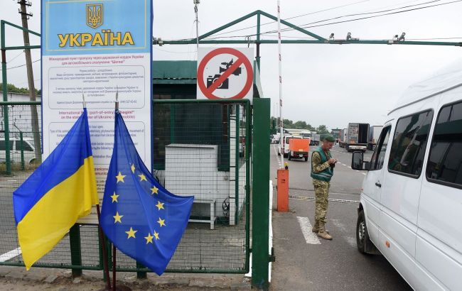 Uzhhorod checkpoint blocked for truck movement by Slovak cargo carriers