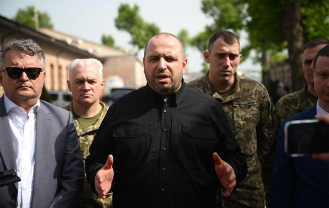 Ukraine sends top officials to US for talks on ending war with Russia