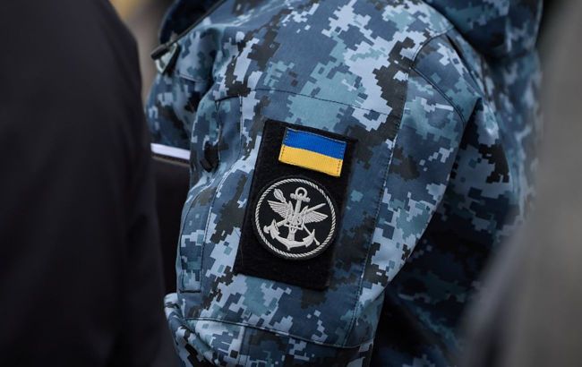 Ukraine's Navy raise national flag in Dachne, Dnipropetrovsk region, denying Russia's false occupation news