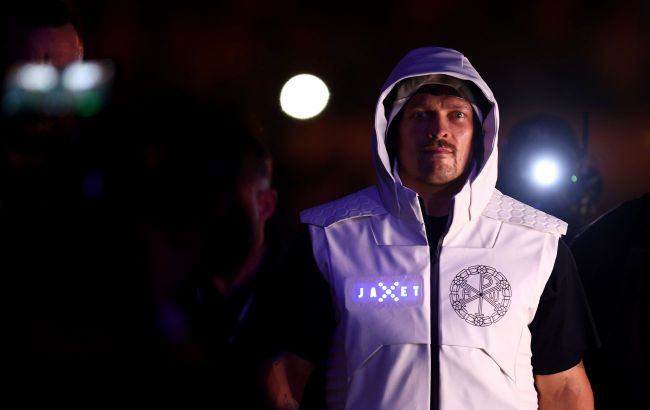 Usyk trains at bombed energy plant: Iconic shot named among best photos of 2025