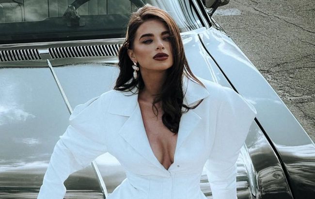 Step back to the 80s with this throwback look by Ukrainian boxer's wife