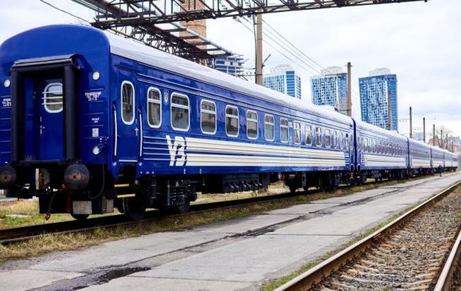Former CIA chief aboard train attacked by Russian forces near border