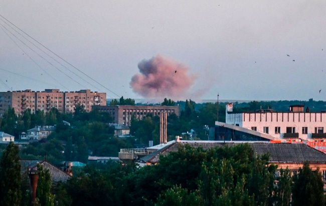 Donetsk under drone attack, munitions warehouse possibly targeted