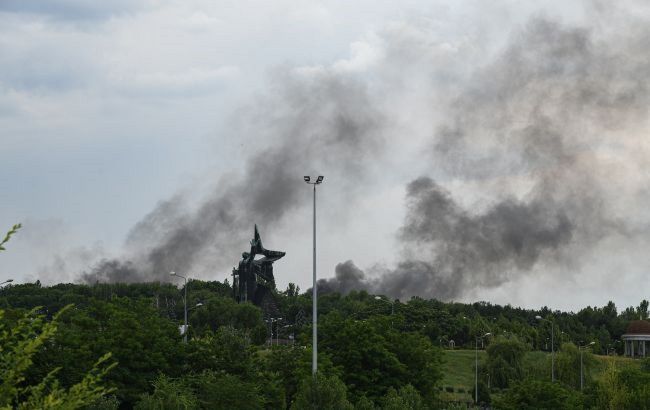 Huge smoke plume rises after a series of blasts in occupied Donetsk