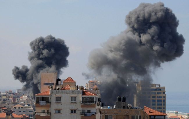 Israel destroys building of parliament in Gaza (video)