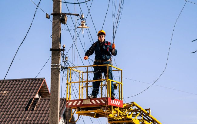 Power outages hit Crimea, officials urge residents to reduce electricity use