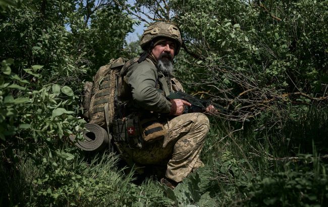 Contract with Ukrfaine's Forces can now be signed after 60: Parliament passes law
