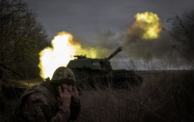 Russian forces shell Kherson with artillery and attempt to enter the city