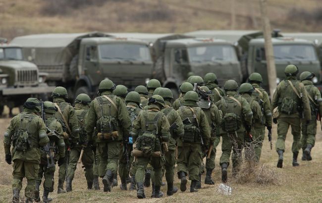 Russian commanders sell military fuel, leaving troops to assault on foot
