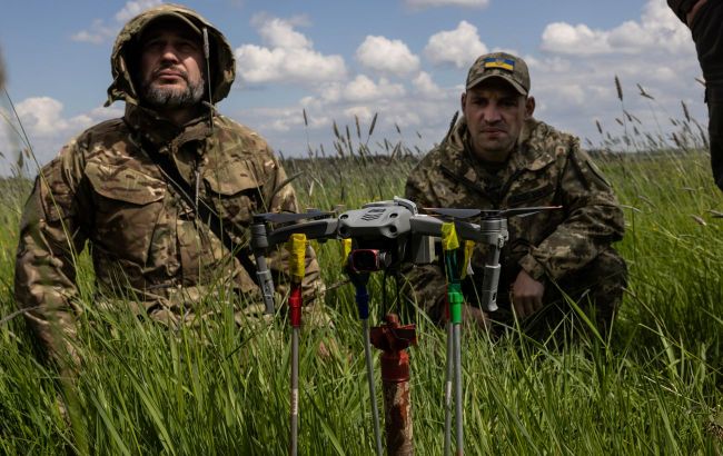 Ukrainian border guards launch drone and mortar attack on Russian positions near Bakhmut