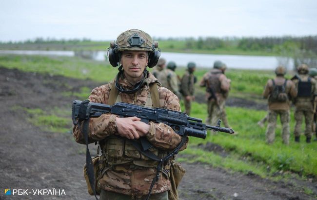 Ukrainian marines destroy Russian trucks on Oleshky - Nova Kakhovka highway