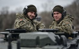 Russia may move divisions eastward to advance before Ukrainian army receives US aid