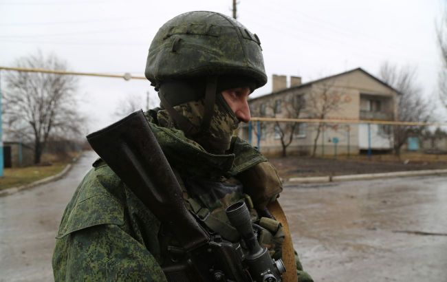 Russian soldiers flee positions near Kherson disguised as civilians: Photo