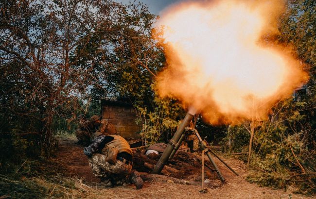 Ukrainian border guards destroy Russian tank near Bakhmut