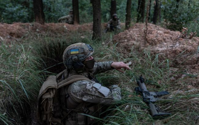 Ukrainian National Guard soldiers eliminated Russian machine gunner from 880 meters