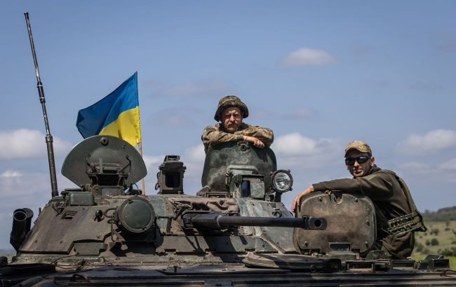 Ukrainian flag raised on left bank of Kherson region, it's a grey zone currently: Video