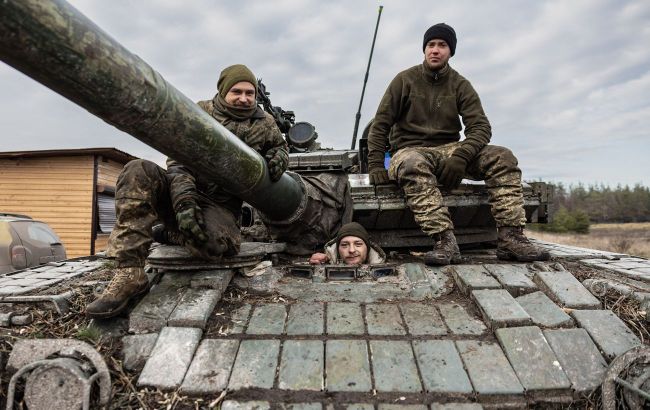 Russia's losses in Ukraine as of February 8: 910 troops and helicopter