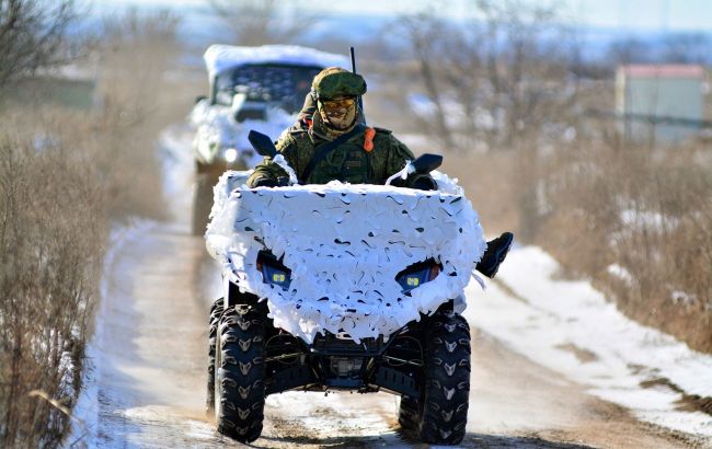 Russia pushes to surround Myrnohrad, massing quad bike assaults