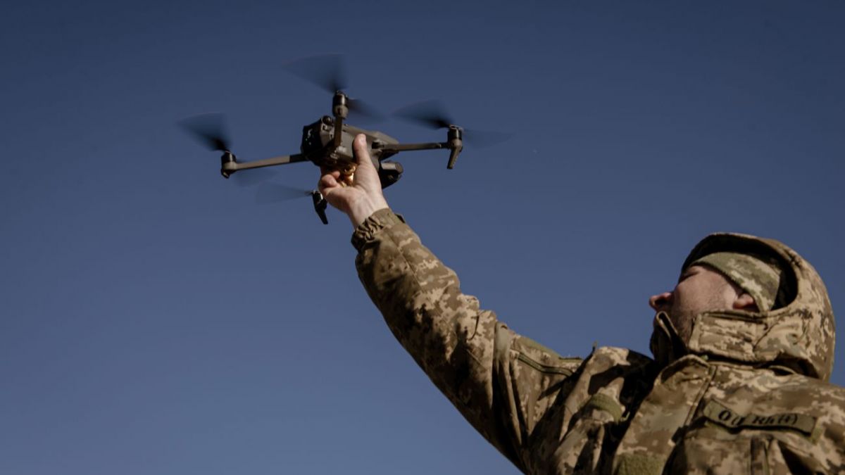 Ukraine destroys Russian Mi-8 helicopter with FPV drone: Unique operation details Ukraine destroys Russian Mi-8 helicopter with FPV drone: Unique operation details