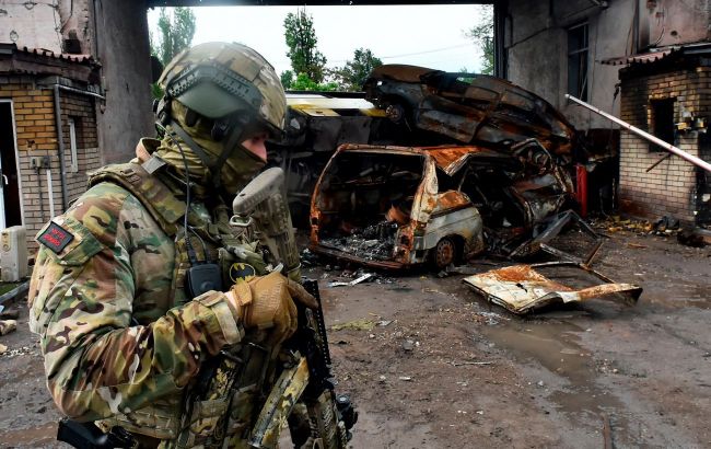 Occupiers' engineering warehouse burned down in Mariupol - Photo