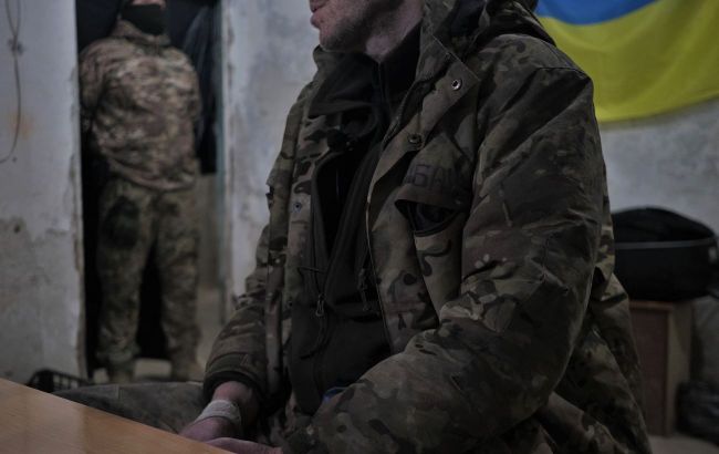 Ukrainian forces capture 32 Russians, stop enemy advance - Video