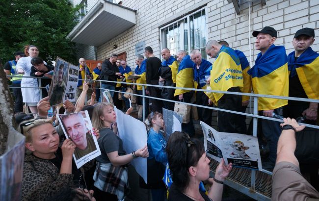 Ukrainian soldier gets the ultimate birthday gift - Freedom from Russian captivity
