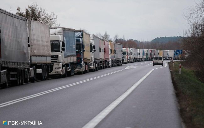 Bypassing blockade: First trucks depart from Poland to Ukraine by rail
