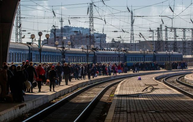 Russian strike hits Poltava train station, damages building and rail cars