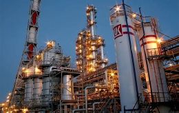 Russia's Volgograd oil refinery shuts down, giant fuel tanks burn near Yaroslavl after Ukraine's attacks