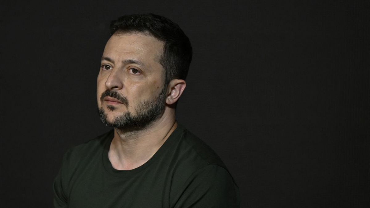 Ukraine's President visits Azov fighters on frontline to discuss weapons and defense