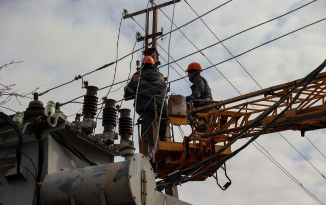 Russian shelling partially left Kherson without power for days