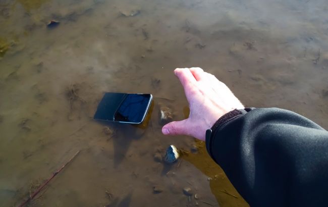 Stop putting your wet phone in rice, it can make things worse