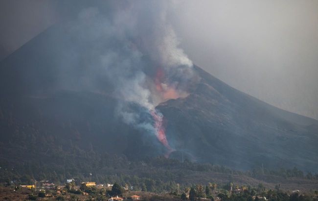 Lewotobi volcano erupts for second day in Indonesia, ash covers nearby villages