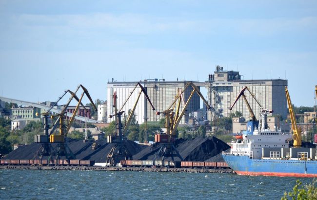 Russian drone strike on Ukraine's Mykolaiv port kills civilians