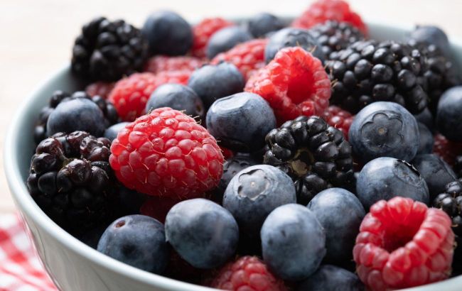 Doctor names healthiest berry to eat this summer