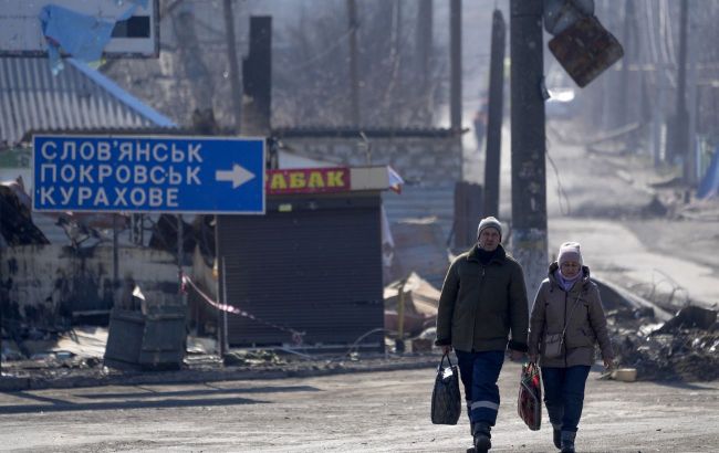 Russian drone strike on Ukraine market leaves civilians wounded