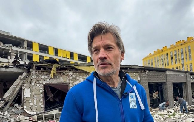'Game of Thrones' actor Coster-Waldau visits Russian strike site during trip to Kyiv